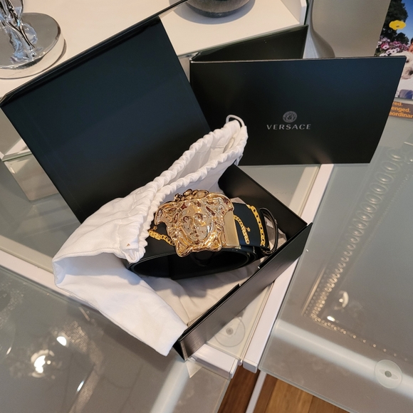 VERSACE MEN'S REVERSIBLE LA MEDUSA BUCKLE, BELT SIZE 85 MADE IN ITALY 🇮🇹. - Picture 9 of 10